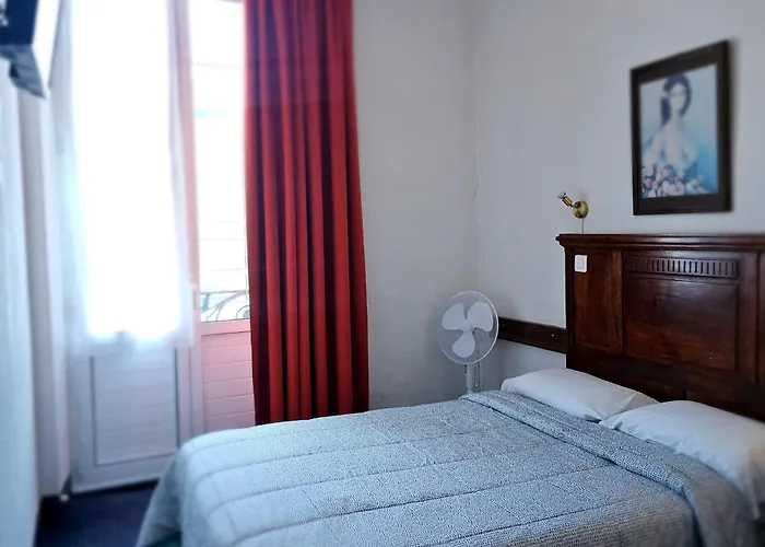 Hotel Du Commerce Et De Navarre